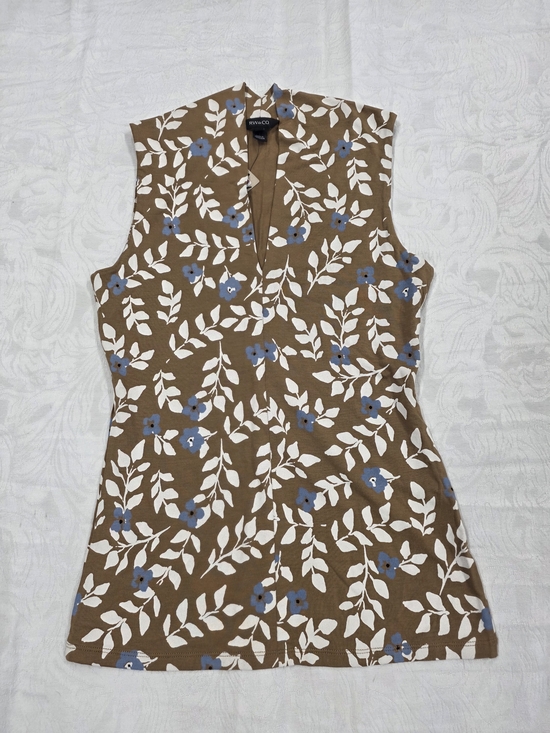 RW&CO. Tops - NWT- RW&CO. Brown Floral Sleeveless V-Neck Top - Size XS